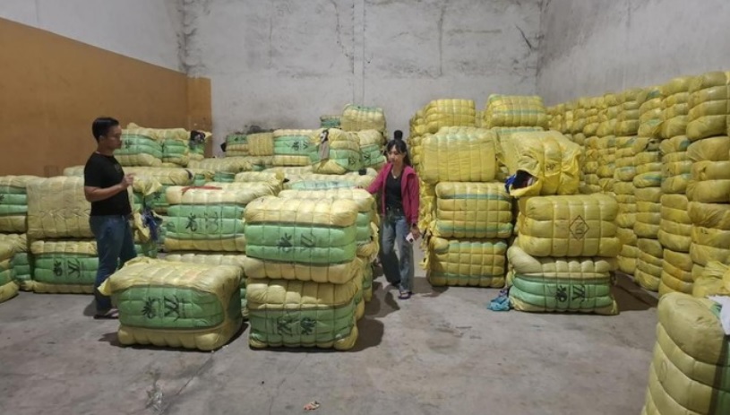 Direktorat Tindak Pidana Ekonomi Khusus (Dittipideksus) Bareskrim Polri baru-baru ini menggagalkan operasi ilegal yang melibatkan ribuan ballpres berisi pakaian bekas impor. Foto: Humas Polri