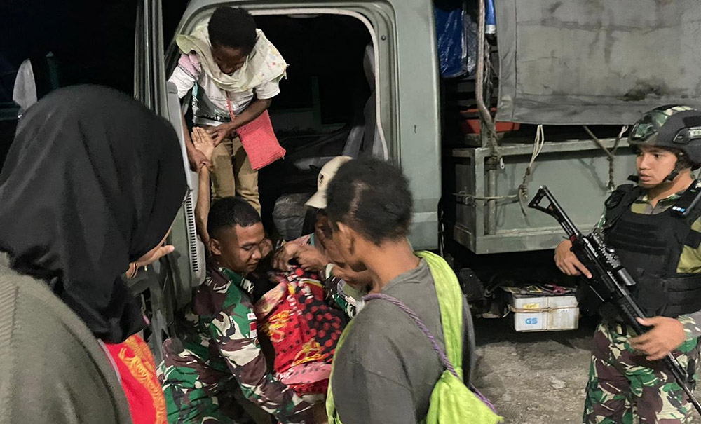 Satgas Pamtas Yonif 122/TS Berhasil Membantu Proses Persalinan Warga dari Kampung Kalimo, Distrik Arso, Keerom, Papua, perbatasan RI-PNG, Berhasil Melahirkan dengan Selamat dan Sehat di Puskesmas Distrik Waris, Keerom, Papua. Foto. tni.mil.id
