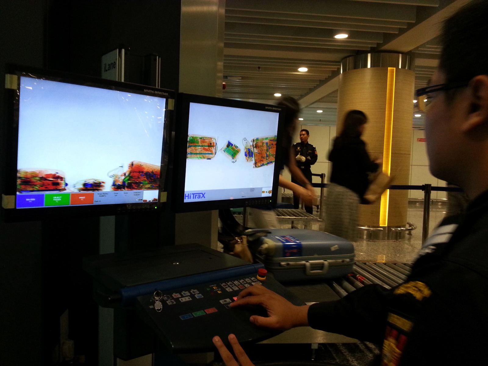 Mengirim barang dari luar negeri telah menjadi hal biasa bagi masyarakat Indonesia. Foto: Bea Cukai