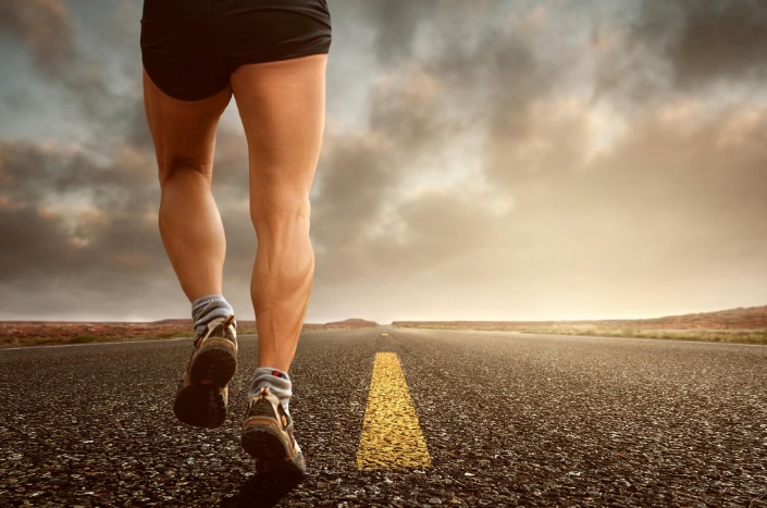 Di era digital ini, aplikasi kebugaran seperti Strava bagaikan pisau bermata dua. Di satu sisi, platform ini membantu penggunanya untuk melacak dan membagikan aktivitas olahraga, membangun komunitas, dan meningkatkan motivasi. Foto: Istimewa