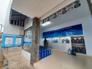 Peraturan terbaru dari Badan Pengawas Obat dan Makanan (BPOM) mengenai pelabelan Bisfenol A (BPA) pada galon polikarbonat (PC) mengundang kontroversi di kalangan pelaku usaha Depot Air Minum Isi Ulang (DAM). Foto: Istimewa