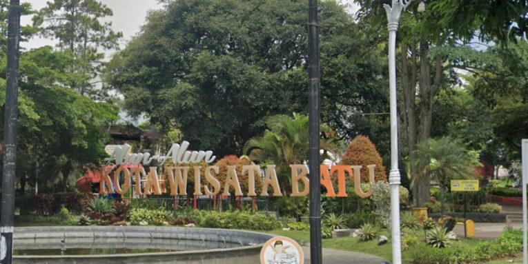 Pengajuan anggaran dari Dinas Lingkungan Hidup (DLH) Kota Batu untuk pembangunan bianglala di Alun-Alun pada R-APBD 2025 mendapatkan dukungan penuh dari pihak legislatif. Foto: tangkapan layar Google Maps