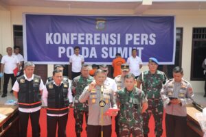 Kepolisian Daerah Sumatera Utara (Polda Sumut) berhasil menangkap pelaku pembakaran rumah Rico Sempurna Pasaribu yang terjadi pada Kamis dinihari (27/6), di Jl. Nabung Surbakti, Kabanjahe, Karo. Foto: Humas Polri