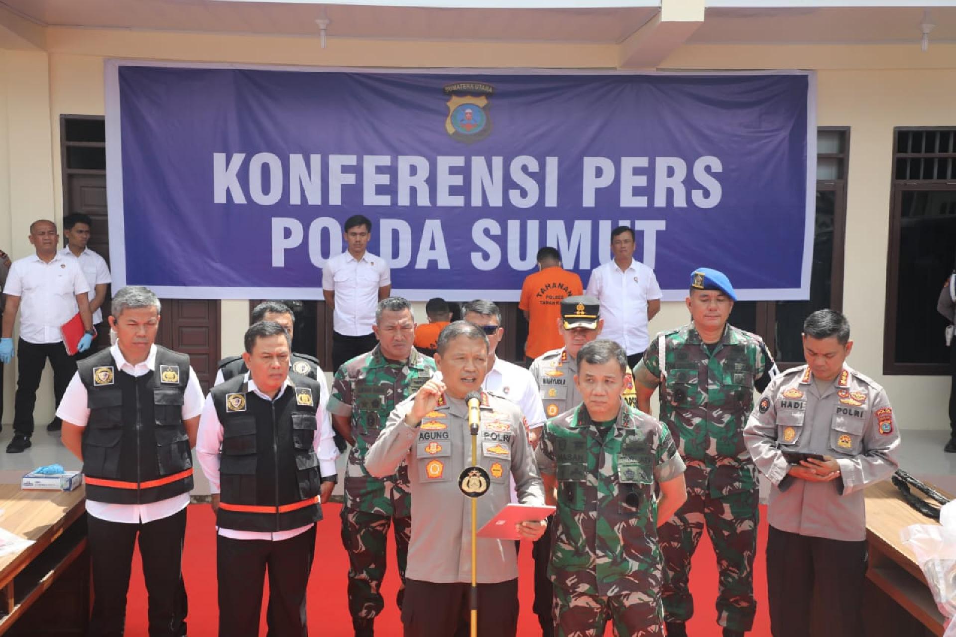 Kepolisian Daerah Sumatera Utara (Polda Sumut) berhasil menangkap pelaku pembakaran rumah Rico Sempurna Pasaribu yang terjadi pada Kamis dinihari (27/6), di Jl. Nabung Surbakti, Kabanjahe, Karo. Foto: Humas Polri