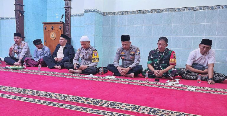 Kapolsek Klojen, Kompol Syabain Rahmad Kusriyanto, S.H., memperkenalkan inovasi terbaru bernama “Polisi Sobo Mesjid” (Posomas) untuk meningkatkan keamanan dan ketertiban masyarakat (Kamtibmas). Foto: Polresta Malang
