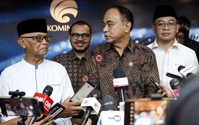 Iklan judi online kini semakin mencemari platform media sosial seperti YouTube dan Facebook, menimbulkan kekhawatiran terkait tindakan ilegal tanpa izin resmi. Foto: Humas kominfo