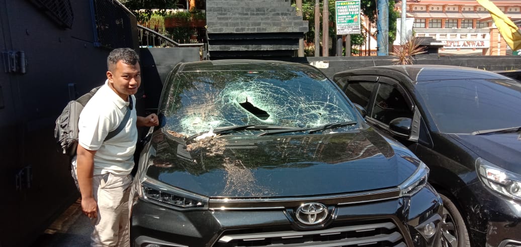 Sebuah video viral di media sosial memperlihatkan aksi nekat seorang pengemudi Toyota Avanza hitam, dengan nomor polisi N-1296-GQ, yang melaju ugal-ugalan dan melawan arus di Jalan Veteran, Kota Malang, pada Senin (15/07). Foto: Humas Polri
