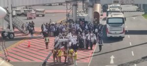 Keterlambatan penerbangan yang dialami jemaah haji kelompok terbang 9 Embarkasi Balikpapan (BPN-09). Foto: dok. pribadi