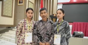 Dua anak kembar, Gading Pengestu Anjar Pramesti (20) dan Kidung Pangestu Anjar Pramesti (20), asal Kecamatan Bululawang, Kabupaten Malang, berhasil lolos seleksi penerimaan Bintara Polri tahun 2024. Foto: Humas Polri