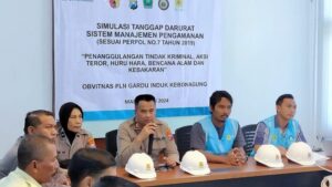 Kamis (25/7), Polsek Sukun Polresta Malang Kota bersama UPT Gardu Induk PLN Kebon Agung menggelar simulasi Penanganan Tanggap Darurat. Foto: Humas Polri