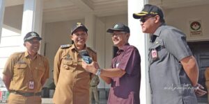 Di tengah terik matahari pagi, halaman Balai Kota Malang dipenuhi oleh Aparatur Sipil Negara (ASN) yang dengan semangat menggaungkan ikrar melawan judi online pada hari Senin (15/7). Foto: Pemkot Malang