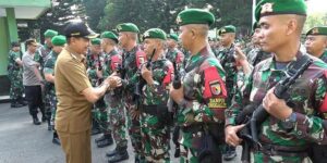 Sebanyak 450 prajurit dari Batalyon Infanteri (Yonif) 512/QY resmi diberangkatkan untuk menjalankan misi penting menjaga perbatasan Indonesia dengan Papua Nugini. Foto: Pemkot Malang