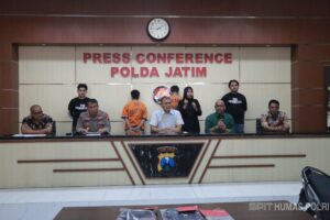 Penangkapan jambret yang beranggotakan dua tersangka anggota komplotan akhirnya berhasil dilakukan oleh Polda Jatim (foto: Humas Polda Jatim)