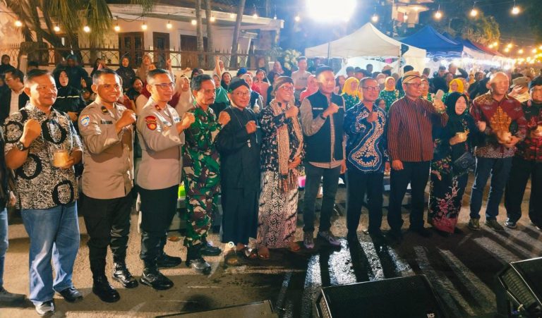 Pada Sabtu malam, (27/07), Festival Gerabah Penanggungan ke-2 menjadi pusat perhatian dalam upaya mendorong revitalisasi industri gerabah di Kelurahan Penanggungan, Kecamatan Klojen. Foto: Polresta Malang Kota