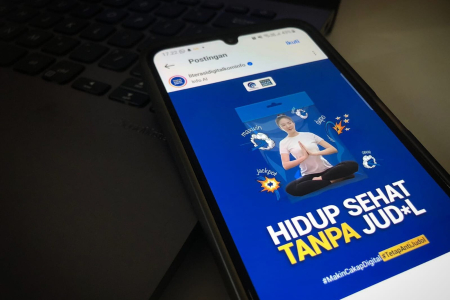 Kominfo dalam berbagai saluran media sosial baik itu Instagram, TikTok, hingga Facebook aktif mensosialisasikan agar masyarakat menghindari dan menjauhi judi online.