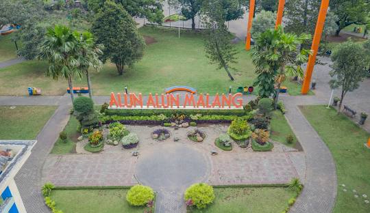 Malang, kota yang mempesona dengan sejarah yang kaya dan kuliner yang menggugah selera.