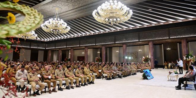 Selasa, (13/8), Iwan Kurniawan, Penjabat (Pj.) Wali Kota Malang, berangkat menuju Ibu Kota Nusantara (IKN) di Provinsi Kalimantan Timur untuk menghadiri pengarahan penting oleh Presiden Joko Widodo.