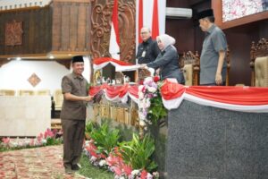 Juru bicara Komisi D DPRD Jatim, Masduki menyampaikan jawaban komisi D terkait Perubahan APBD 2024. (Dok. Humas Sekwan DPRD Jatim)