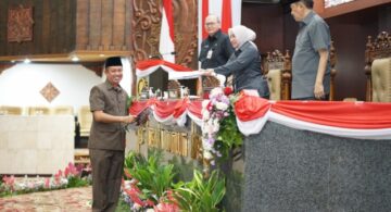 Juru bicara Komisi D DPRD Jatim, Masduki menyampaikan jawaban komisi D terkait Perubahan APBD 2024. (Dok. Humas Sekwan DPRD Jatim)