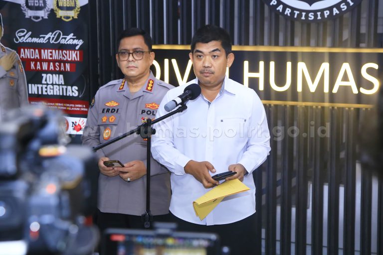 Densus 88 Antiteror Polri mengungkap kisah menegangkan tentang HOK (19), seorang pemuda asal Batu, Malang, Jawa Timur, yang terjerat dalam propaganda Daulah Islamiyah (ISIS) hingga merencanakan aksi bom bunuh diri. Foto; Humas Polri