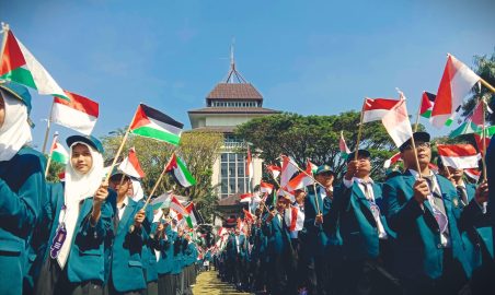 Universitas Brawijaya (UB) menggelar kegiatan Pengenalan Kehidupan Kampus bagi Mahasiswa Baru (PKKMB) 2024 dengan tema yang sangat menarik: “Membangun Karakter Mulia dan Inovasi Hijau Menuju Indonesia Emas.”