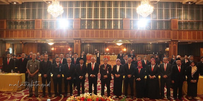 Sekretaris Daerah (Sekda) Kota Malang, Erik Setyo Santoso, ST, MT, secara resmi menutup Pelatihan Kepemimpinan Pengawas (PKP) Angkatan III Tahun 2024 di Hotel Gajahmada Graha, Jumat (9/8).