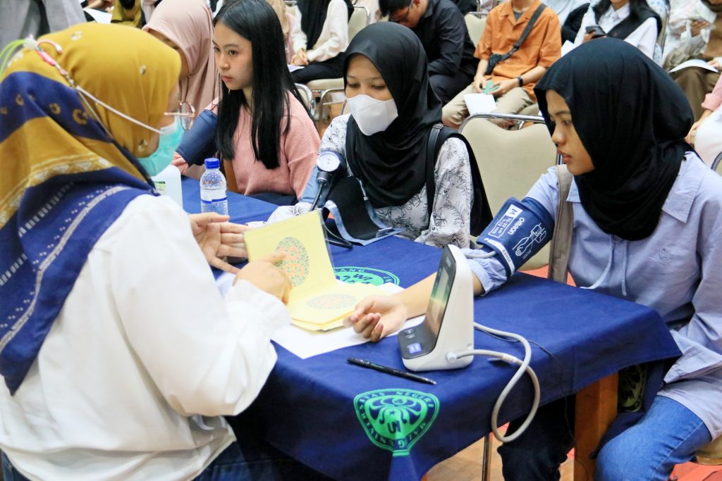 Menjelang Pengenalan Kehidupan Kampus bagi Mahasiswa Baru (PKKMB) 2024, Universitas Negeri Malang (UM) telah mempersiapkan sebuah langkah proaktif yang patut diacungi jempol.