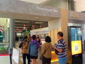 KAI menawarkan berbagai promo menarik di lima perjalanan kereta api wilayah Daop 8 Surabaya.