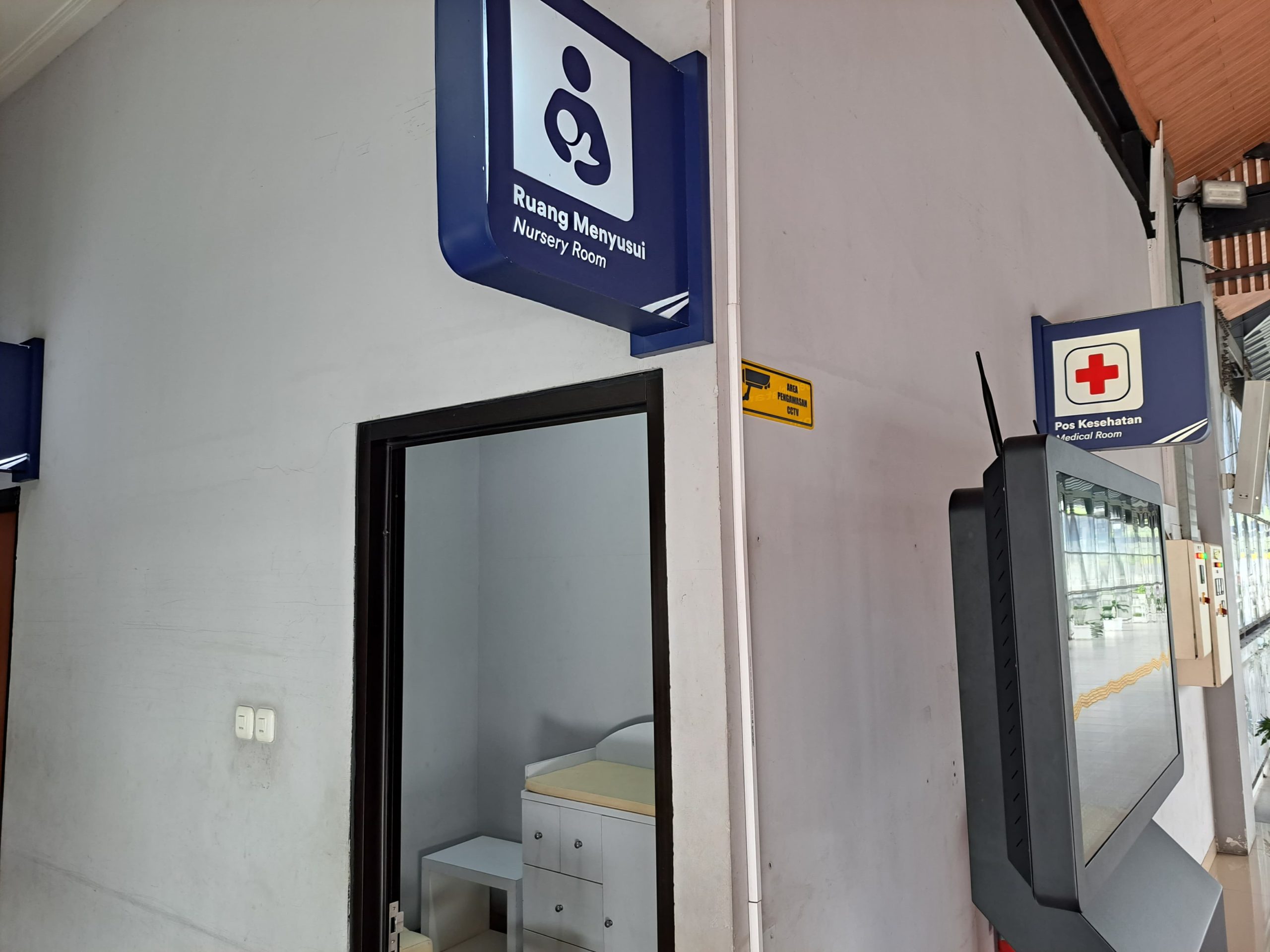 PT Kereta Api Indonesia (KAI) Daop 8 Surabaya mengambil langkah konkret dengan menyediakan Ruang Laktasi di 14 stasiun kereta api jarak jauh di wilayahnya. Foto: Diskominfo Jatim