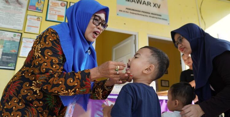 ,- Baru-baru ini, masyarakat dikejutkan oleh berita mengenai dugaan kebocoran dokumen rahasia terkait vaksin polio yang diproduksi PT Bio Farma. Foto: Kemenkes