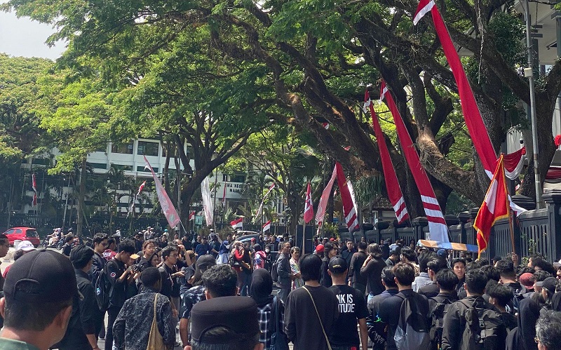 Aksi tolak upaya DPR