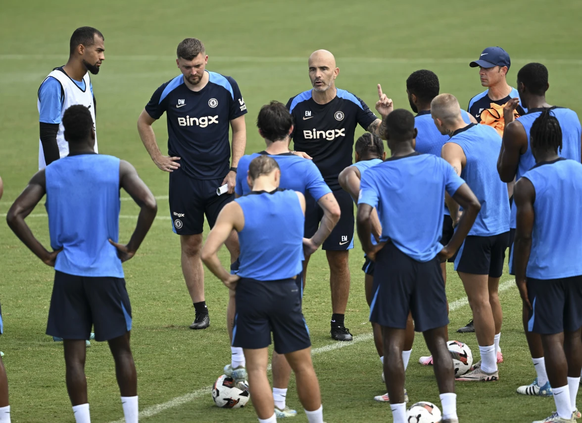 Pelatih Chelsea Enzo Maresca saat sesi latihan (reuters)