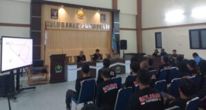 Dalam usaha menjaga keamanan dan ketertiban di Kelurahan Purwodadi, Kota Malang, sinergi antara tiga pilar utama Pak Bhabin Aiptu Fajar dari Polsek Blimbing, Lurah Purwodadi, dan Babinsa. Foto: Humas Polri