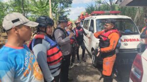 Pencarian intensif selama empat hari terhadap AZ, bocah 3 tahun yang tenggelam di Kecamatan Pakisaji, Kabupaten Malang, akhirnya membuahkan hasil. Foto: Humas Polri