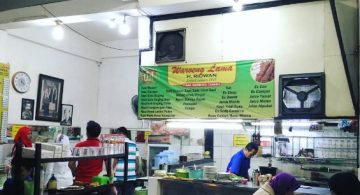 Warung Lama Haji Ridwan, sebuah warung makan sederhana namun legendaris, telah menjadi saksi bisu perjalanan waktu kota Malang. Foto: Istimewa