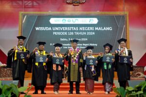 Sabtu, (3/8), Universitas Negeri Malang (UM) mencatat sejarah baru dengan menyelenggarakan Wisuda Periode ke-126 di Gedung Graha Cakrawala. Foto: Humas UM