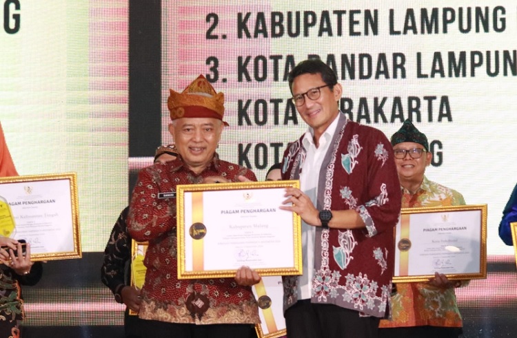 Pada malam puncak Apresiasi Pemasaran Pariwisata Indonesia (APPI) 2024 yang diadakan di Balairung Soesilo Soedarman Gedung Sapta Pesona, Jl. Medan Merdeka Barat, Senin (9/9) malam, Pemerintah Kabupaten (Pemkab) Malang meraih prestasi luar biasa.