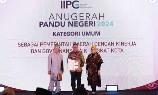 Pemerintah Kota (Pemkot) Batu berhasil meraih Penghargaan Anugerah Pandu Negeri 2024 untuk kategori Pemerintah Daerah dengan Kinerja dan Governansi Baik tingkat kota se-Indonesia dalam hal Tata Kelola Pemerintahan