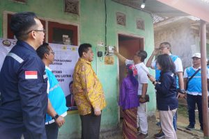 PT PLN (Persero) memeriahkan Hari Pelanggan Nasional dengan menyambungkan listrik gratis