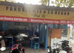 Di tengah ramainya pilihan kuliner di Kota Malang, Pangsit Mie Pak Ri menjadi salah satu tempat yang wajib dikunjungi