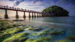 Pantai Jembatan Panjang adalah salah satu destinasi wisata yang terletak di Kabupaten Malang bagian selatan. Berlokasi di Desa Sumberbening, Kecamatan Bantur