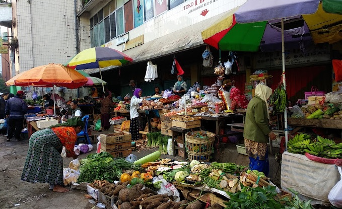 Harga bahan pokok di Kota Malang terpantau stabil, berdasarkan catatan Dinas Koperasi, Perindustrian, dan Perdagangan (Diskopindag) setempat