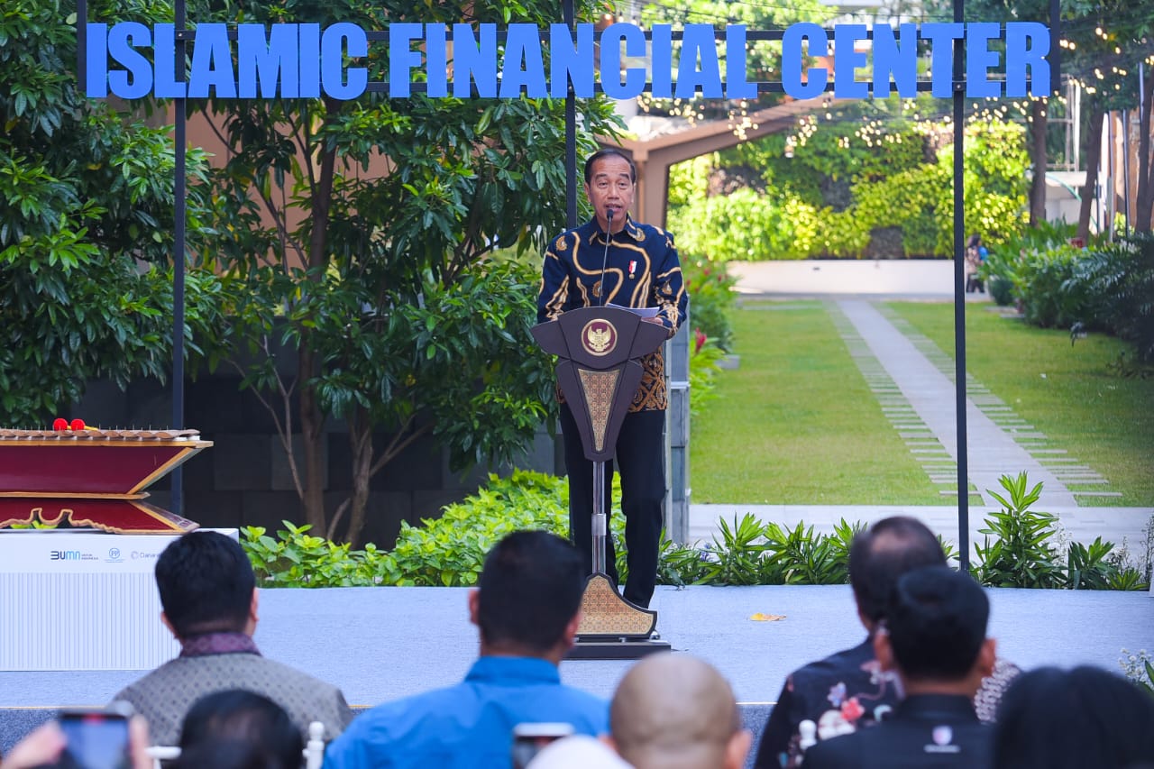 Dalam rangka memperkuat ekosistem ekonomi syariah di Indonesia Presiden Joko Widodo meresmikan Kawasan Indonesia Islamic Financial Center (IIFC) di Menara Danareksa