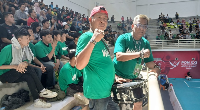 Kehadiran suporter Jawa Timur di PON XXI Aceh-Sumut menjadi bukti nyata bahwa dukungan penonton bisa menjadi penambah semangat bagi para atlet