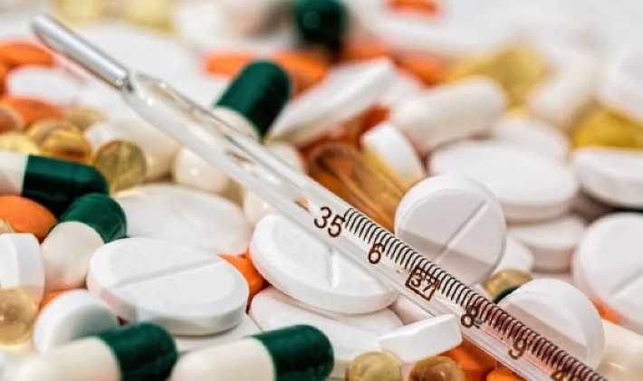 Kementerian Kesehatan (Kemenkes) mengimbau masyarakat untuk lebih bijak dalam mengonsumsi antibiotik guna mencegah risiko resistensi antimikroba (AMR).