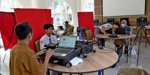 Untuk mencapai target perekaman Kartu Tanda Penduduk Elektronik (KTP-e) bagi pemilih pemula, Dinas Kependudukan dan Pencatatan Sipil (Dispendukcapil) Kota Malang menyasar pada pelajar SMA dan SMK yang akan menggunakan hak pilih mereka pada Pemilihan Kepala Daerah (Pilkada) 2024