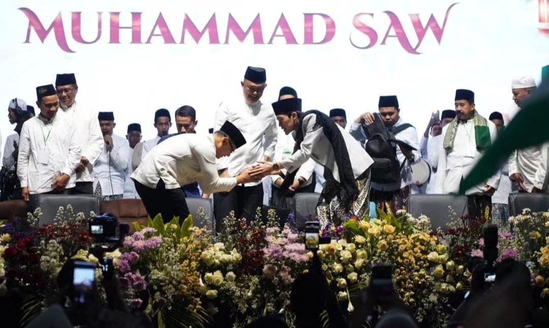 Dalam rangka memperingati Maulid Nabi Muhammad SAW, sebuah acara pengajian umum dan doa bersama digelar di Stadion Gelora Brantas, Kelurahan Sisir, Kota Batu, Minggu (15/09).