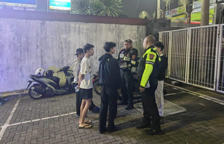 Sebagai tindak lanjut atas laporan masyarakat mengenai meningkatnya kasus balap liar, Satuan Lalu Lintas (Satlantas) Polresta Malang Kota berkomitmen untuk meningkatkan intensitas patroli Blue Light di sejumlah titik yang dianggap rawan.