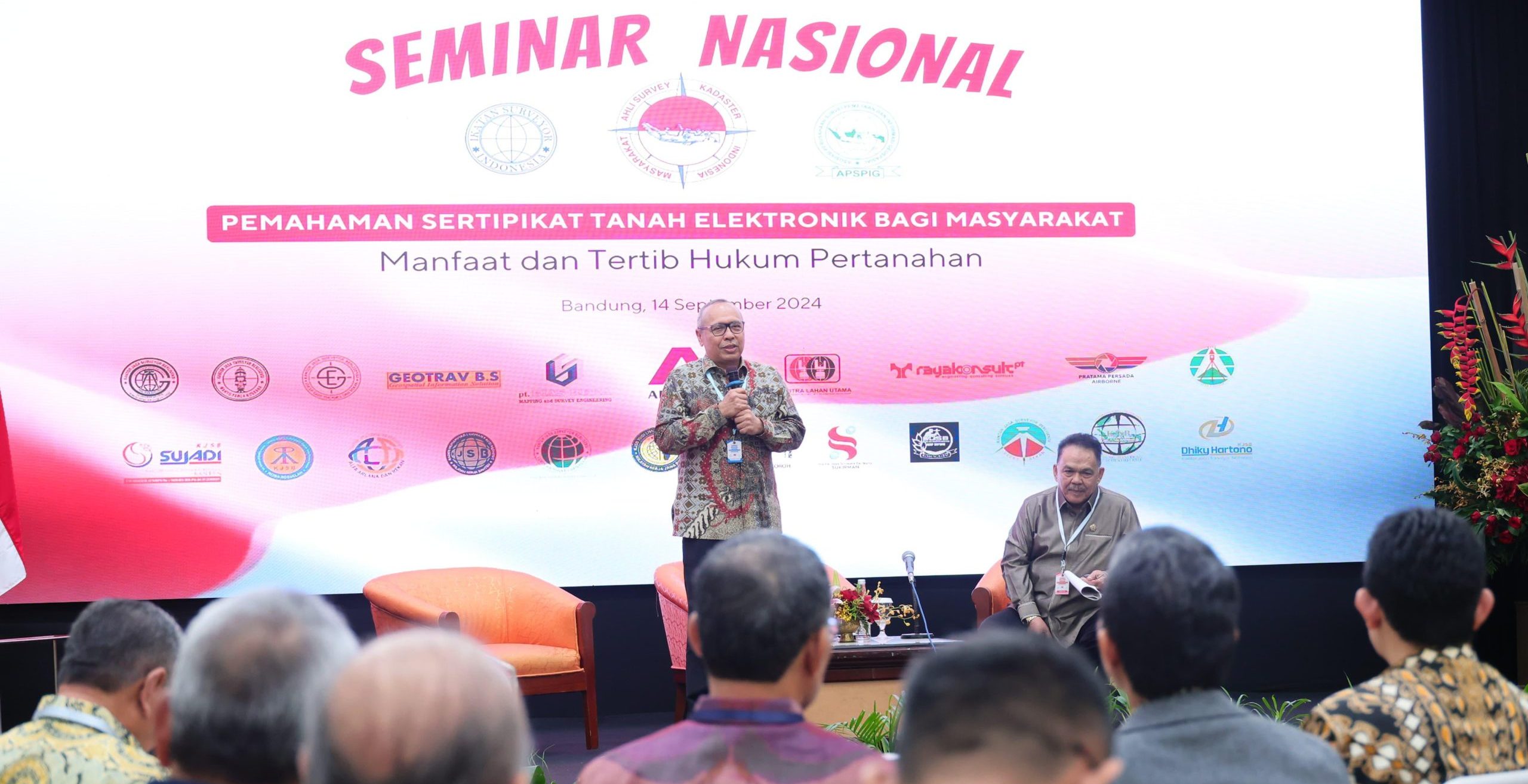 Untuk mempercepat proses pelayanan tanah di Indonesia, Kementerian Agraria dan Tata Ruang/Badan Pertanahan Nasional (ATR/BPN) terus mendorong penggunaan Sertifikat Tanah Elektronik (Sertipikat-El).