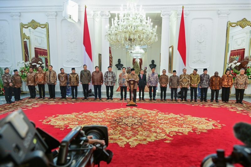 Presiden Republik Indonesia, Prabowo Subianto, resmi mengumumkan susunan Kabinet Merah Putih periode 2024-2029 dalam konferensi pers yang digelar di Istana Merdeka, Jakarta, Minggu malam (20/10).